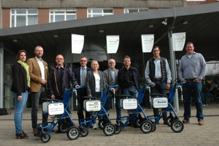 (von links) Elke Kemper (Leitung Pflege-/Patientenmanagement), Thomas Kock (Leiter Krankenhausbetrieb), Ingo Chastinet (SOT – Sögeler Orthopädie Technik), Holger Hartwig (vita rotalis), Edeltraud Middendorf (Taxi Middendorf), Paul Hartwig (vita rotalis), Michael Arenz (SOT), Carsten Bartels (Autohaus Bartels) und Manuel Röcker (Assistenz Krankenhausleitung) 